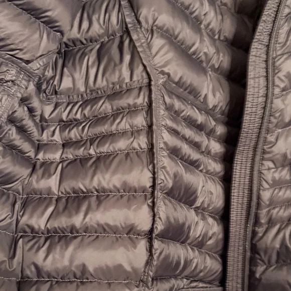 Lands' End Women’s Black Quilted Jacket - Picture 5 of 6